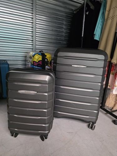 Samsonite hard case spinner - 2,