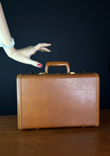 Vintage 1940s small brown