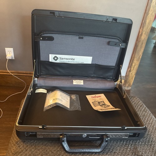 Vintage 1982 samsonite - vintage,